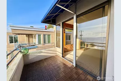 4222 Beach Drive SW #401, Seattle, WA 98116 - Photo 3