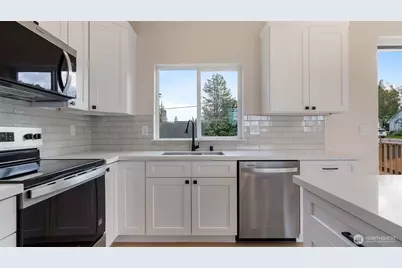 3205 19th Street, Everett, WA 98201 - Photo 3