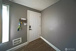 513 E 78th St, Tacoma, WA 98404 - Photo 11