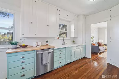 805 E 58th Street, Tacoma, WA 98404 - Photo 5