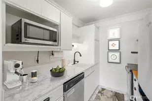 2001 Westlake Ave N, Seattle, WA 98109 - Photo 25