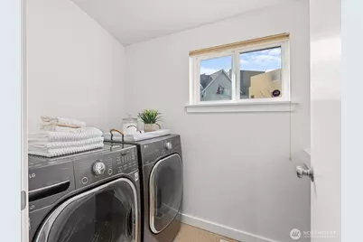 8383 31st Avenue NW, Seattle, WA 98117 - Photo 17