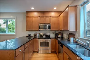 511 N 46th St, Seattle, WA 98103 - Photo 5