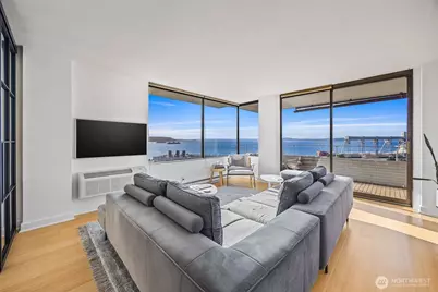 521 5th Avenue W #402, Seattle, WA 98119 - Photo 3