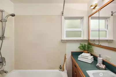 548 NE 102nd Street, Seattle, WA 98125 - Photo 23