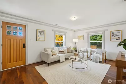 10245 36th Avenue SW, Seattle, WA 98146 - Photo 7