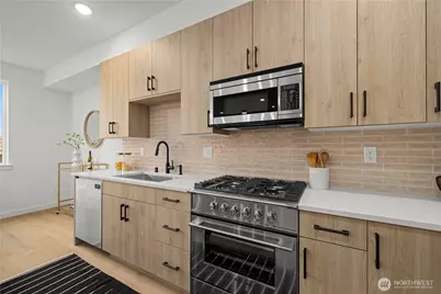 6538 D Latona Avenue NE, Seattle, WA 98115 - Photo 9