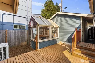 2446 Queen Anne Ave N, Seattle, WA 98109 - Photo 29