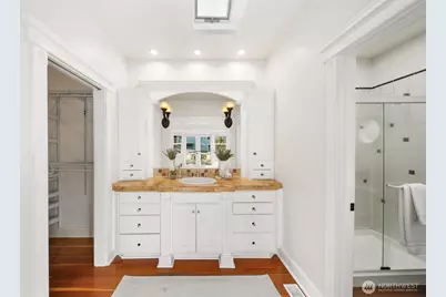 2446 Queen Anne Avenue N, Seattle, WA 98109 - Photo 19