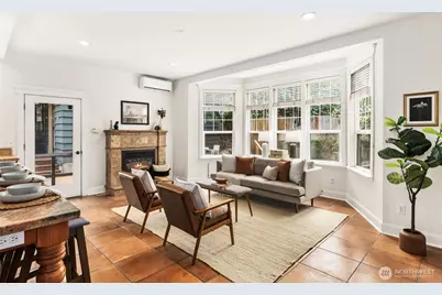 2446 Queen Anne Avenue N, Seattle, WA 98109 - Photo 7