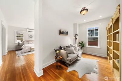 2446 Queen Anne Avenue N, Seattle, WA 98109 - Photo 17