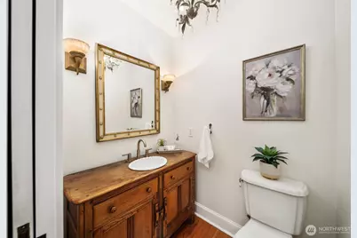 2446 Queen Anne Avenue N, Seattle, WA 98109 - Photo 15