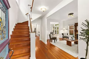 2446 Queen Anne Ave N, Seattle, WA 98109 - Photo 3