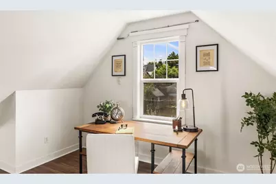 2446 Queen Anne Avenue N, Seattle, WA 98109 - Photo 27