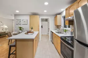 2446 Queen Anne Ave N, Seattle, WA 98109 - Photo 33