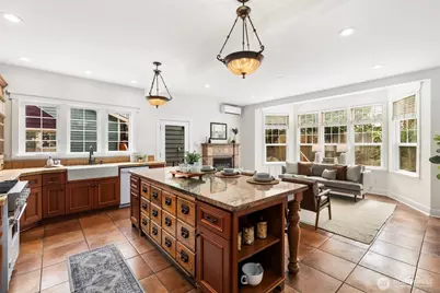 2446 Queen Anne Avenue N, Seattle, WA 98109 - Photo 11