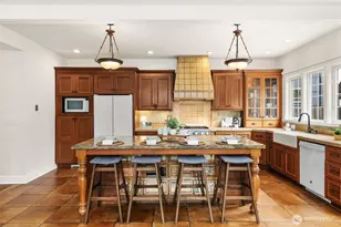 2446 Queen Anne Ave N, Seattle, WA 98109 - Photo 9