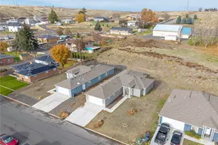 352 E Davis St, Connell, WA 99326 - Photo 3