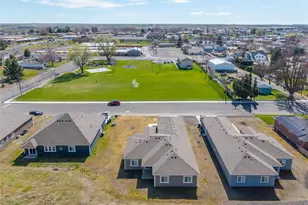 352 E Davis St, Connell, WA 99326 - Photo 9