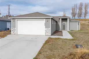 352 E Davis St, Connell, WA 99326 - Photo 1