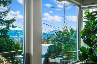 3439 24th Avenue W, Seattle, WA 98199 - Photo 9