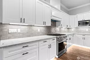 6301 Cooper Point Rd NW, Olympia, WA 98502 - Photo 9