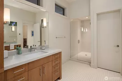 4911 NE Laurelcrest Lane, Seattle, WA 98105 - Photo 27