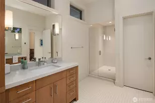 4911 NE Laurelcrest Ln, Seattle, WA 98105 - Photo 27