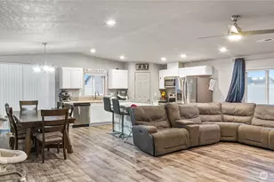 815 E Mt. Adams St, Othello, WA 99344 - Photo 3