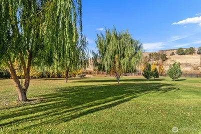 5060 Basin View Drive, Rock Island, WA 98850 - Photo 11