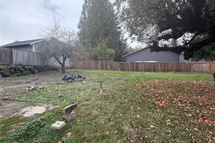 2726 21st St SW, Puyallup, WA 98373 - Photo 11