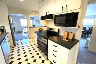 3927 1st Ave NE, Seattle, WA 98105 - Photo 17