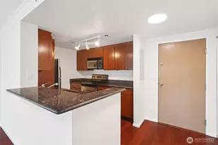 121 Vine St, Seattle, WA 98121 - Photo 7