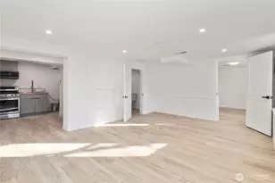 900 NE 105th St, Seattle, WA 98125 - Photo 9