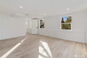 900 NE 105th St, Seattle, WA 98125 - Photo 19