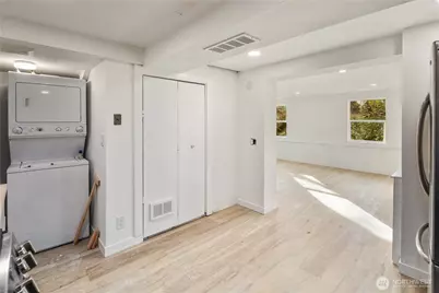 900 NE 105th St, Seattle, WA 98125 - Photo 17