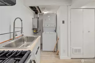 900 NE 105th St, Seattle, WA 98125 - Photo 15