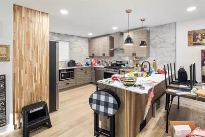 900 NE 105th St, Seattle, WA 98125 - Photo 5