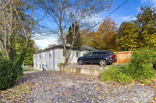 900 NE 105th St, Seattle, WA 98125 - Photo 23