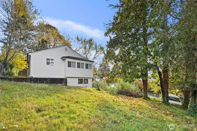 900 NE 105th St, Seattle, WA 98125 - Photo 25