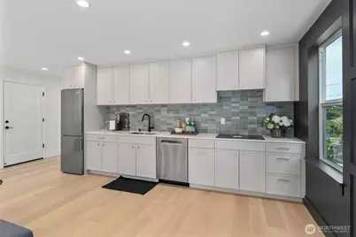 2571 26th Avenue W, Seattle, WA 98199 - Photo 33