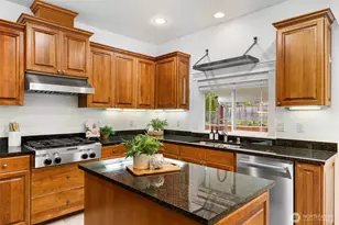 7655 NE 204th Pl, Kenmore, WA 98028 - Photo 13