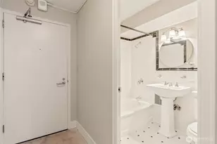 1105 Spring St, Seattle, WA 98104 - Photo 9