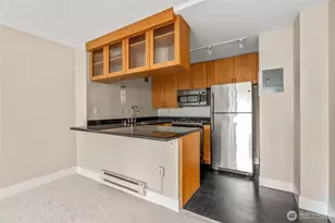 1105 Spring St, Seattle, WA 98104 - Photo 7