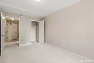 1105 Spring St, Seattle, WA 98104 - Photo 17