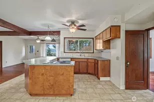 690 N 3rd Pl, Kalama, WA 98625 - Photo 3