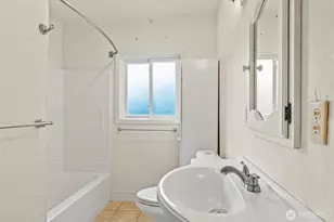 690 N 3rd Pl, Kalama, WA 98625 - Photo 11