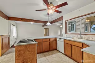 690 N 3rd Pl, Kalama, WA 98625 - Photo 5