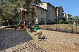 25025 SE Klahanie Blvd, Issaquah, WA 98029 - Photo 17