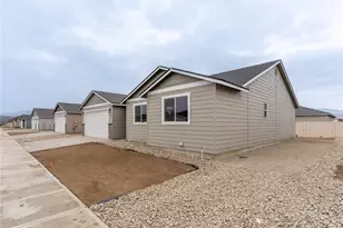 70 Salmon Dr, Wenatchee, WA 98801 - Photo 3